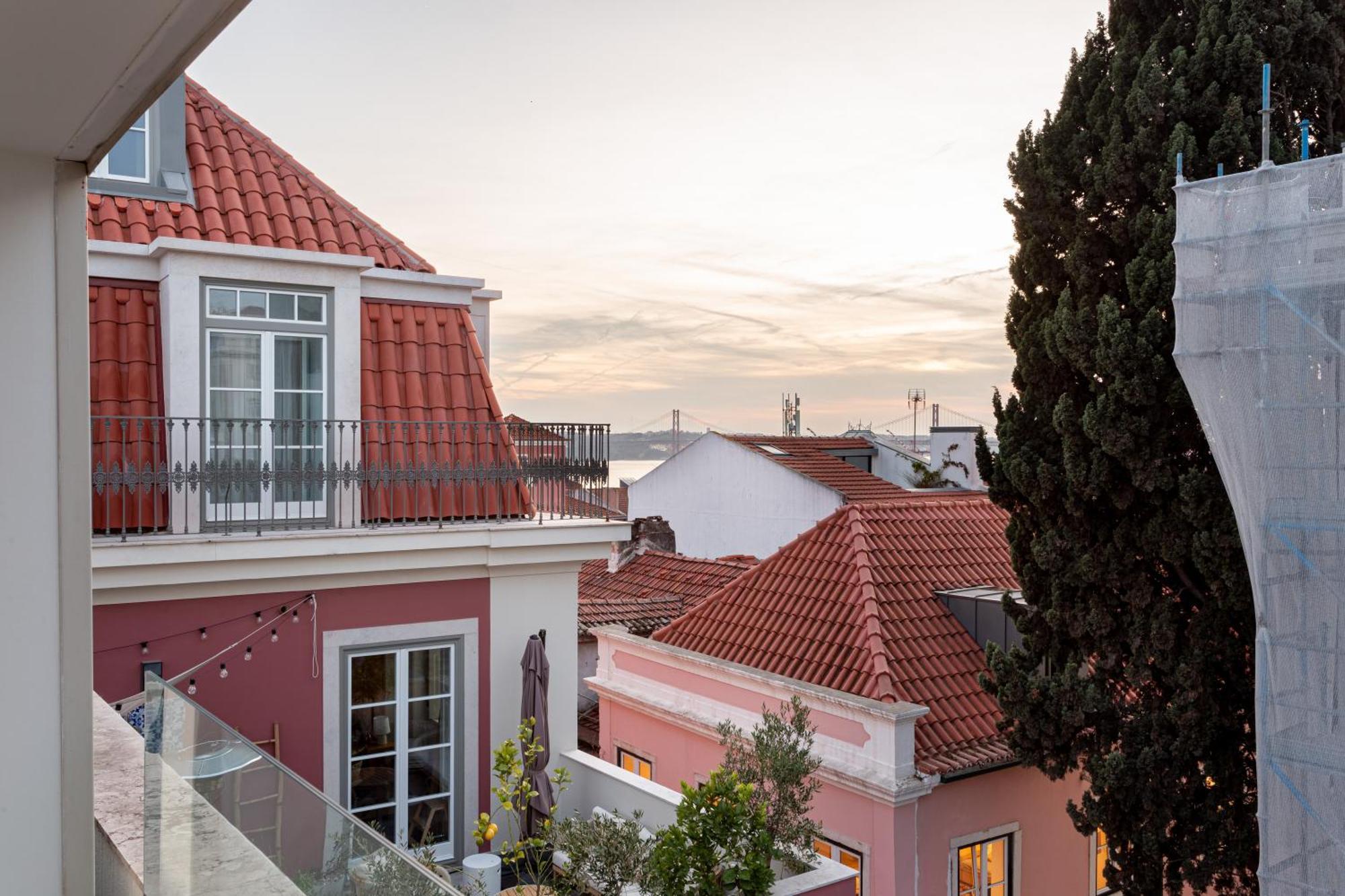 Joivy Bairro Alto 2-Br Apartment With Large Terrace Lisbona Esterno foto