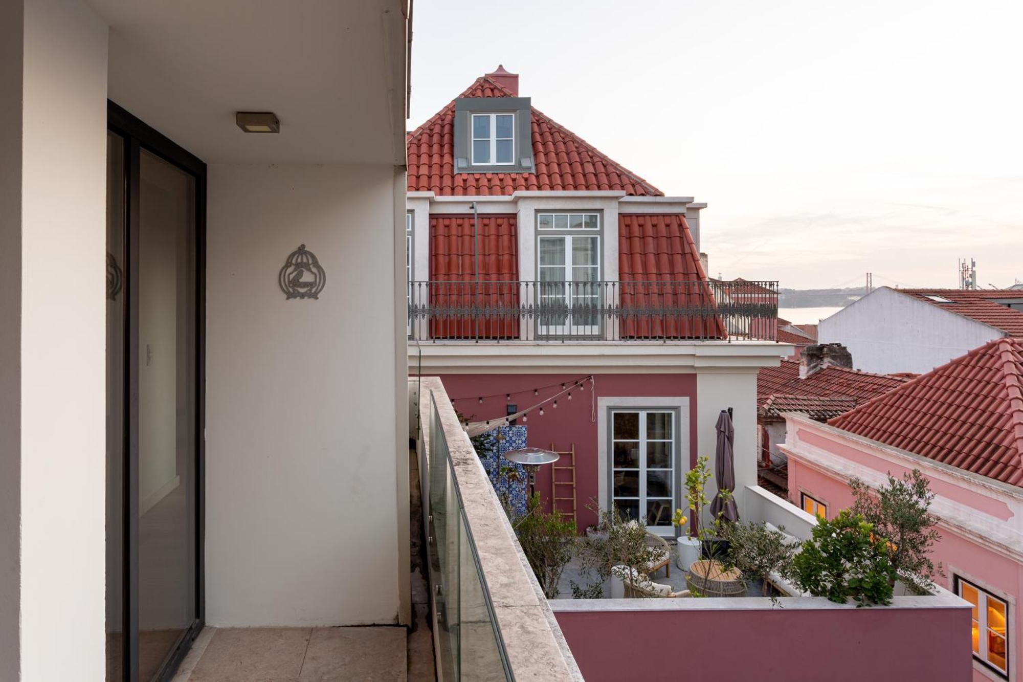 Joivy Bairro Alto 2-Br Apartment With Large Terrace Lisbona Esterno foto